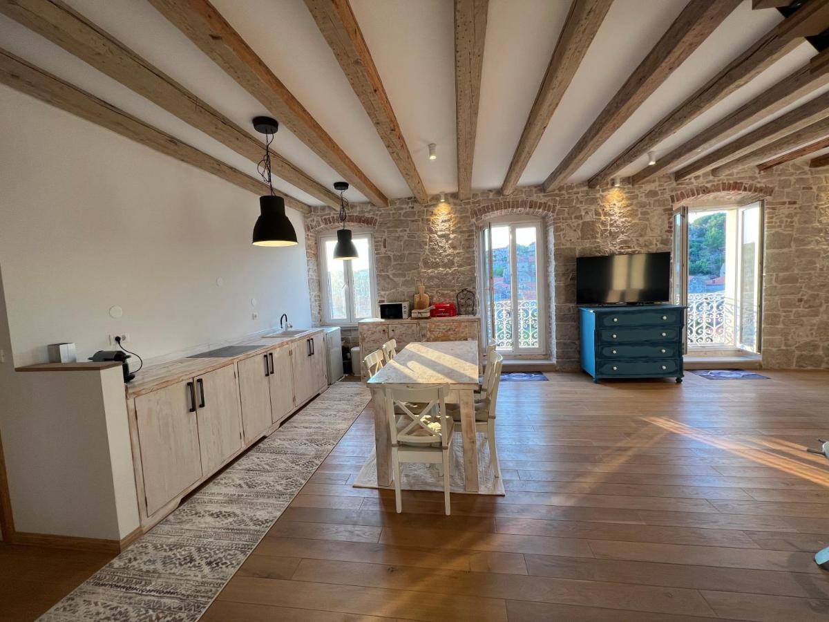 Apartament Palazzo Di Toma Milna  Zewnętrze zdjęcie